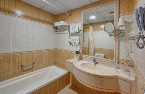 Al Qasimia Apartment | Al Bustan Tower Hotel Suites