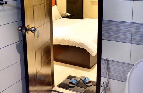 Karachi Cabin | Al-Jazeera Lodges