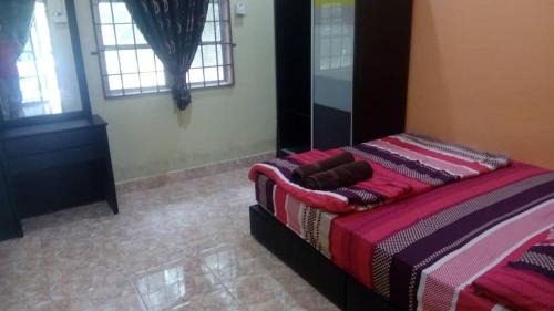 Rambai House | Al-Kautsar 3BR Kid's Pool Aircond & Wi-Fi