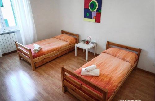 Piombino Apartment | Al mare da Alfred and Cate - Ampio appartamento a due passi dal Centro Storico e dalla Stazione con AC