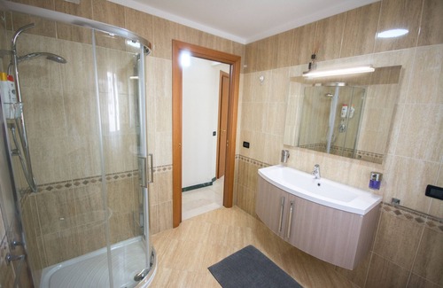 Lesina House | Al Vecchio Fontanile B&B - Premium room with lake view