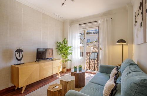 Ensanche Centro Apartment | Alameda XI Boutique Apartment by Caleta Homes