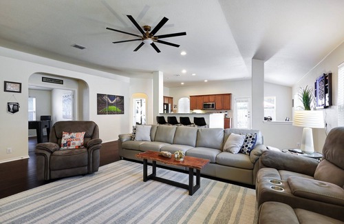 Timberwood Park House | Alamo Union - A Birdy Vacation Rental