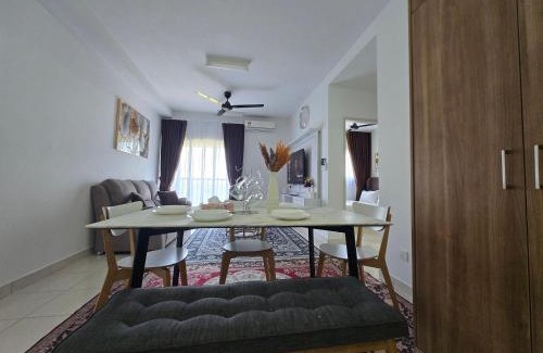 Kota Warisan Apartment | Alanis Suite KLIA1 With Neflix