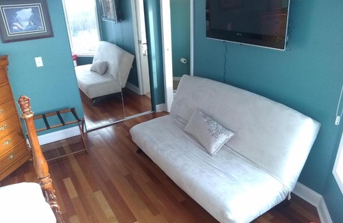 Mid-Hillside Bed & Breakfast | Alaska Sundance Retreat Bed & Breakfast