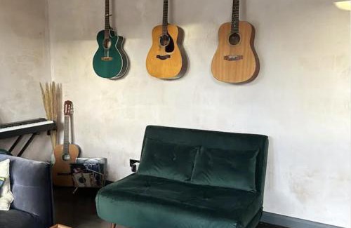 Harlesden Apartment | Alba's Den - A creative sanctuary in NW10 London