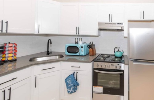 Albany Apartment | Albany Studio w/Kitchen, WiFi, Game Room, Fitness Center & Near Capitol