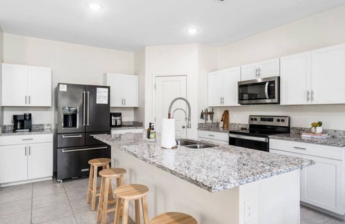 Estrella Village House | Albeniz Pl · Serene Retreat at Modern Albeniz w/Private Yard