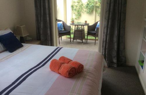 Whitianga Bed & Breakfast | Albert Mews B and B