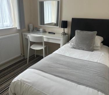 Cambridge House | Alder Lodge