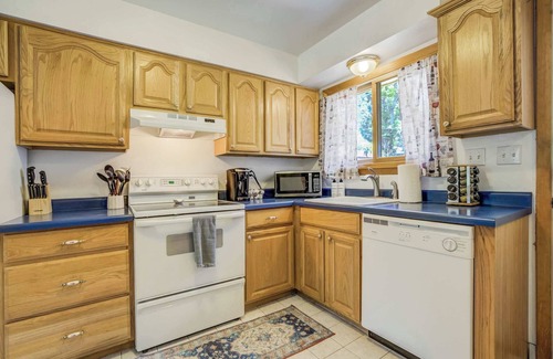 Central Colorado Springs House | Alder Nest! Cozy Retreat w/Fire Pit & Workspace
