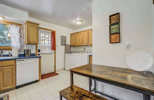 Central Colorado Springs House | Alder Nest! Cozy Retreat w/Fire Pit & Workspace
