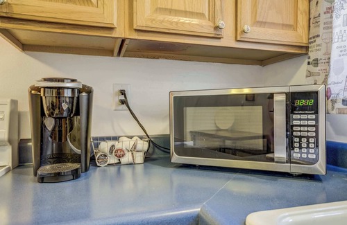 Central Colorado Springs House | Alder Nest! Cozy Retreat w/Fire Pit & Workspace