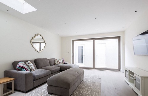 Fulham Apartment | Alderville Road | Pro-Managed
