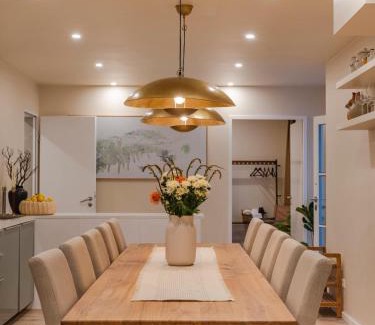 Mitte Apartment | ALEXA Spacious Design Apart up to 10 persons - Parking - Superfast Wifi