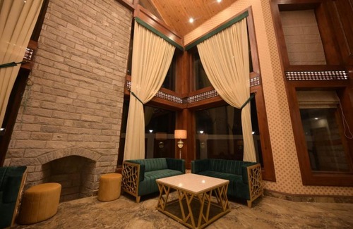 Manali Bed & Breakfast | Alexandra Cottages