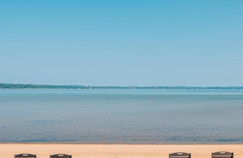 Traverse City Hotel | Alexandra Inn