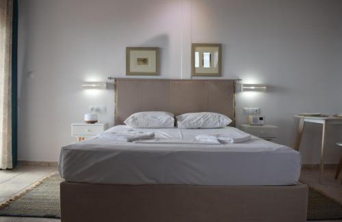 Messini Apartment | Alexandros Apartments , Beachfront Retreat near Petalidi with Private Sunbeds & Sea View