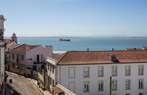 Santa Maria Maior Apartment | Alfama River View Tailor Made Flat