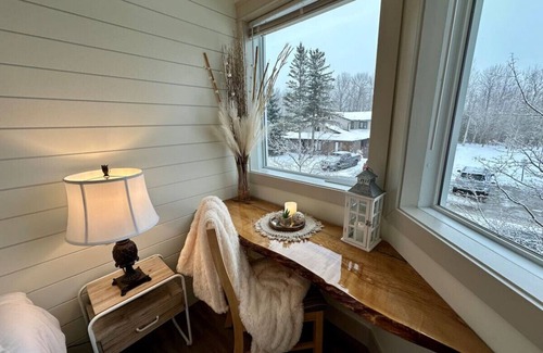 Collingwood House | Algonquin tranquil centrally located townhome