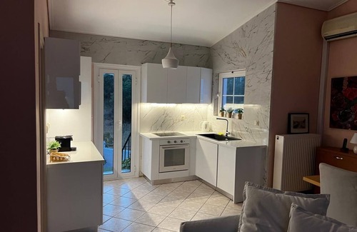 Paliki Apartment | Aliki's Top Floor Suite
