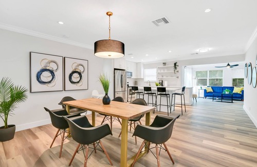 Pompano Beach House | All Brand New Salt Water Heated Pool Oasis Near the Beach