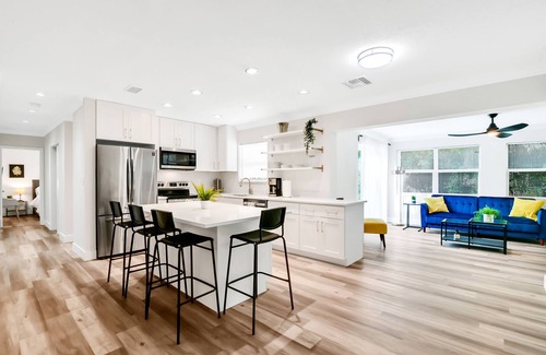 Pompano Beach House | All Brand New Salt Water Heated Pool Oasis Near the Beach