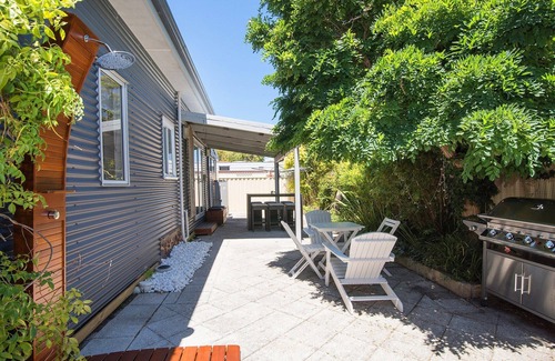 West Busselton House | All Decked Out- WIFI, A/C in bedrooms, Fireplace