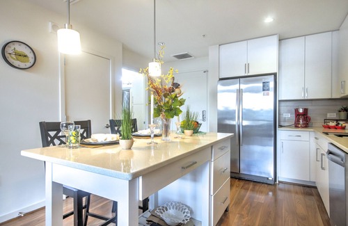 Reston Apartment | All inclusive 1Bd 1Bth Apt, steps away from metro & dining. Dulles IAD & 66 .