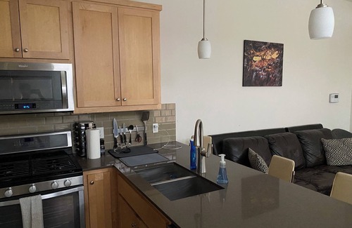 East Cesar Chavez House | All the comforts of home in a location that combines privacy with accessibility
