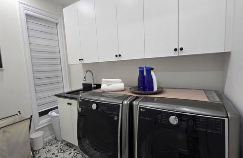 Vaughan House | All the luxuries of Home, 25mins to Airport & 5kms to Canada's Wonderland!