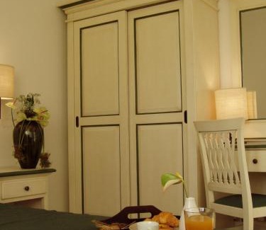 Castel Guelfo di Bologna Bed & Breakfast | Alla Corte Del Picchio Room & Breakfast