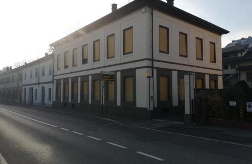 Mariano Comense House | Alloggio con bagno PVT e aree relax