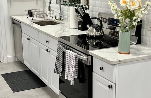 South Valley Stream House | Allure Escapes Contemporary and Luxurious 3Bdrm/2Bath