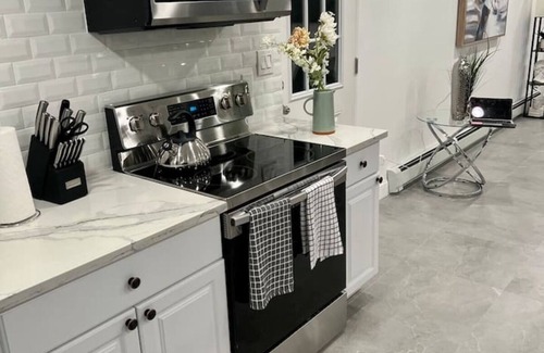 South Valley Stream House | Allure Escapes Contemporary and Luxurious 3Bdrm/2Bath