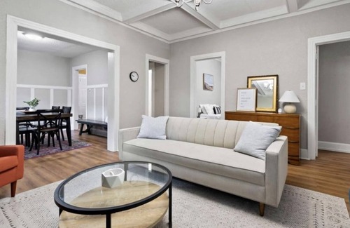 Des Moines House | Alluring Home Near Drake University