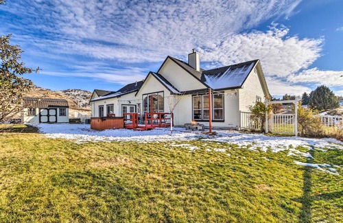 Altamont House | Alluring Home with Fire Pit Less Than half Mi to OIT!