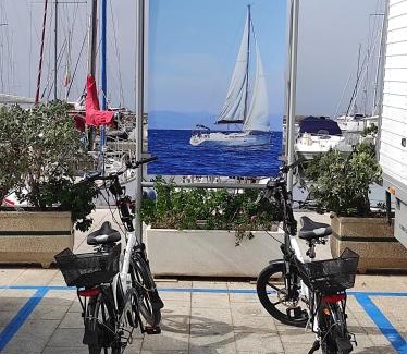 Licola Boat Rental | ALMALO Floating House - Casa Galleggiante