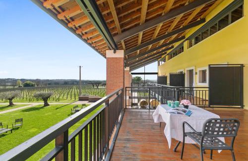 San Benedetto di Lugana House | Almavite Wine Resort with Pool
