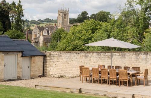 Winchcombe House | Almsbury Farmhouse