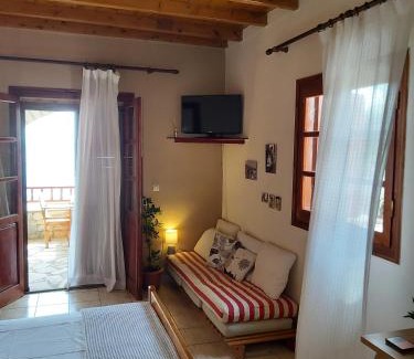 Lefktron House | Almyra apt in Mani
