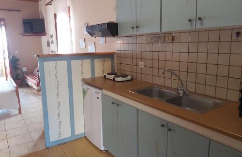Lefktron House | Almyra apt in Mani