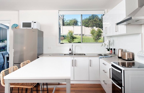 Fingal Bay Villa | Aloha Beach House - close to beach