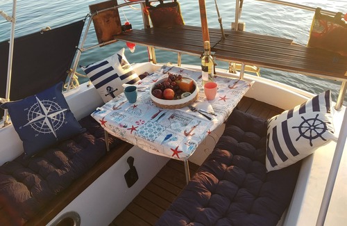 Faro Boat Rental | Alojamento Barco Casa Ancorado no Coração da Ria Formosa em Faro