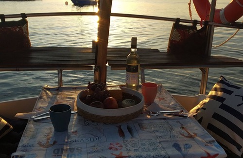 Faro Boat Rental | Alojamento Barco Casa Ancorado no Coração da Ria Formosa em Faro