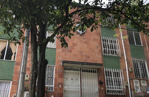 Guayabal House | Alojamiento entero en Rodeo alto con parqueadero.