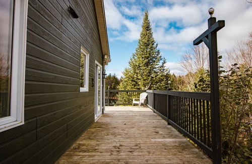 Amherst Ski Chalet | Alone in Off-The-Grid Chalet /No Neighbors!