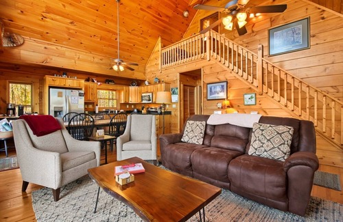 Lansing Cabin | Alpen Rose-Open for Bookings! VIEWS, Hot Tub, Wi-Fi