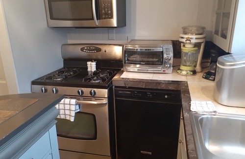Jeffersonville - Clarksville Apartment | AlpenRose #2 Jacuzzi City Bar