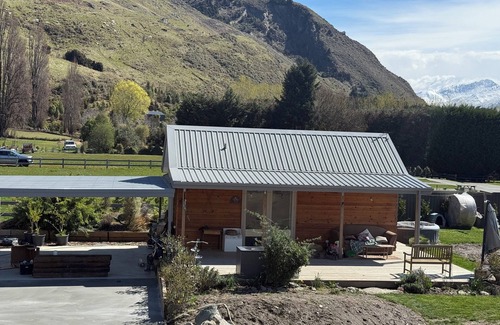 Wanaka Cabin | Alpine Cabin in Wanaka, walking distance to town but rural setting.
